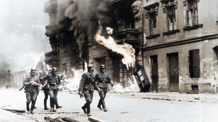 Zemřel poslední přeživší bojovník z povstání ve varšavském ghettu, bylo mu 99 let
