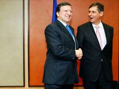 José Barroso vítá Jana Fischera na půdě EU