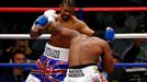 Britský boxer David Haye boxuje s Britem Dereckem Chisorou v mezinárodním mistrovství těžké váhy v londýnském Upton Parku v roce 2012.