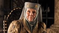 Kdo: Olenna Tyrell, vládkyně Vysokých zahrad.
Jak: Zemřela po požití jedu, který jí podal Jamie Lannister.
Proč: Její armáda prohrála bitvu.
Kdy: Třetí epizoda.