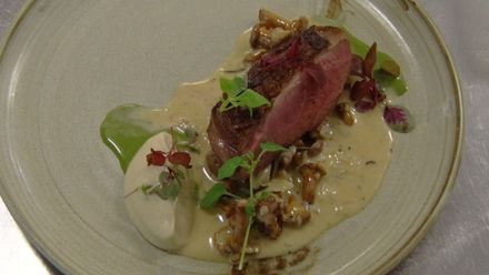 Skvělé kachní prso? Dejte ho na studenou pánev bez oleje. A k němu smetanovou omáčku