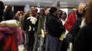 Voters wait in line to cast their ballots at the Franklin County in-person absentee voting location in Columbus, Ohio November 5, 2012. REUTERS/Matt Sullivan (UNITED STATES - Tags: ELECTIONS POLITICS USA PRESIDENTIAL ELECTION) Published: Lis. 5, 2012, 3:54 odp.