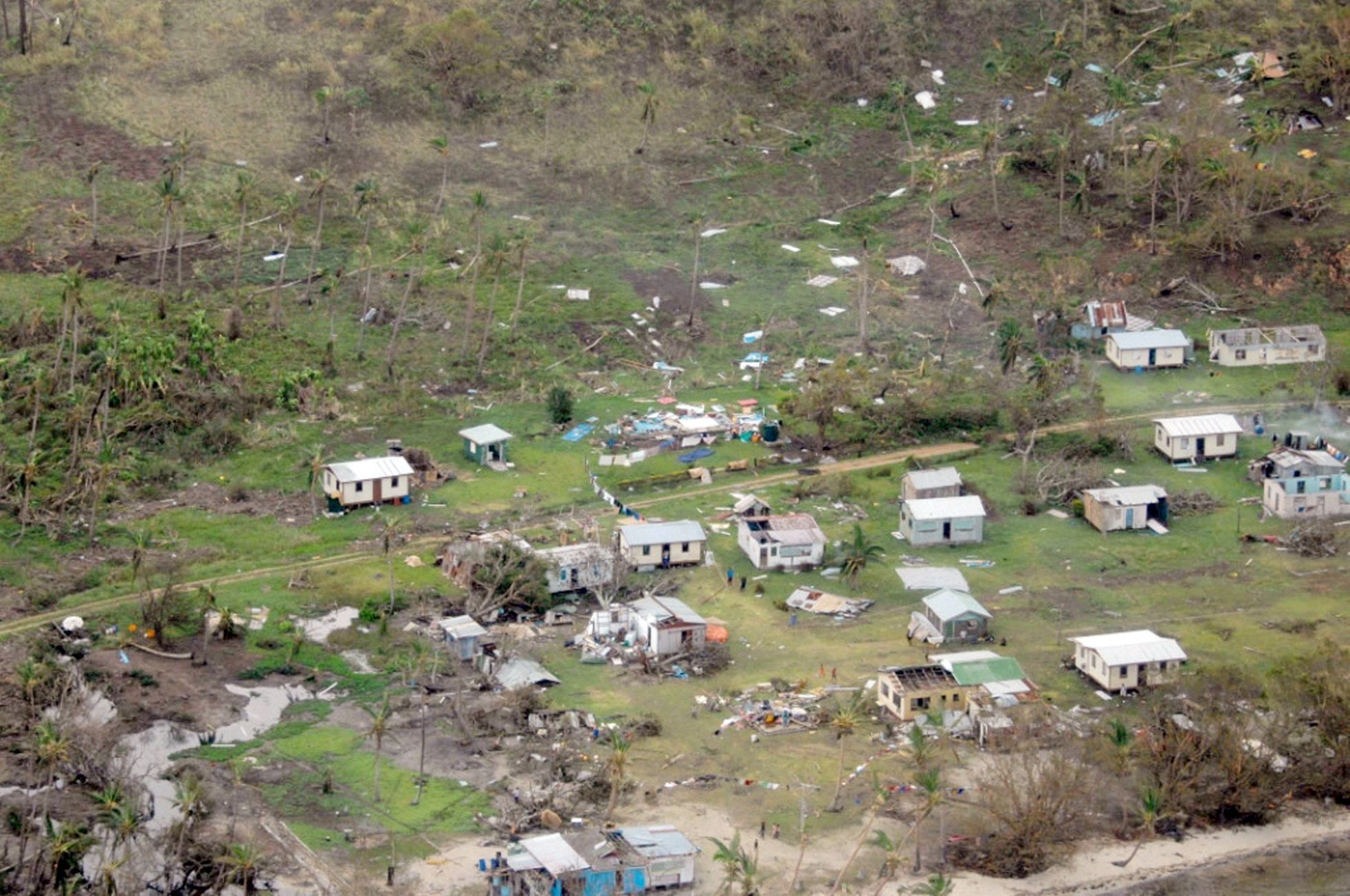 Následky bouře v odlehlých částech Fidži.