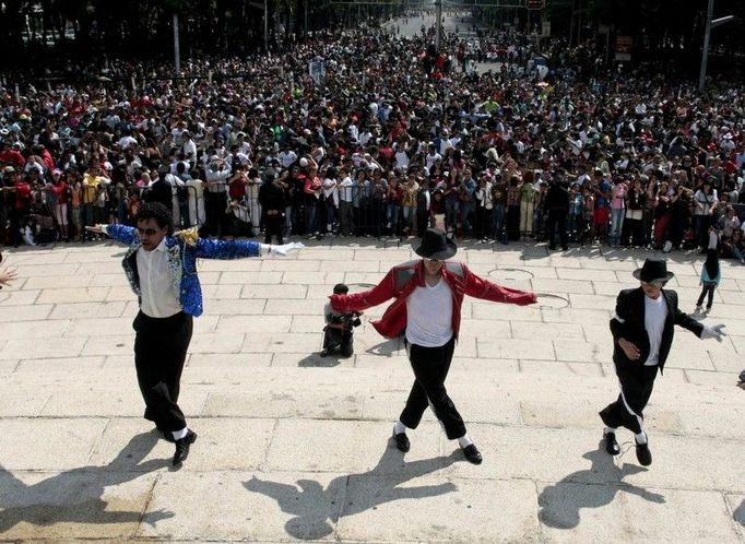 Ani druhou část oslav, tentokrát pod názvem "Mexico dance Beat It", si nenechaly ujít tisíce fanoušků.