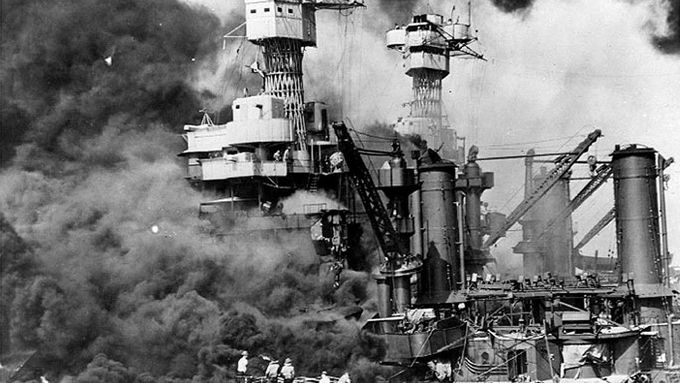 Útok Japonců na Pearl Harbor.