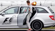 Čtyřnásobný šampion velké ceny Německa do boxů odjel v safety caru.