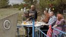 Shamianok talks with former neighbours on eve of "Radunitsa" at a cemetery in abandoned village of Tulgovichi