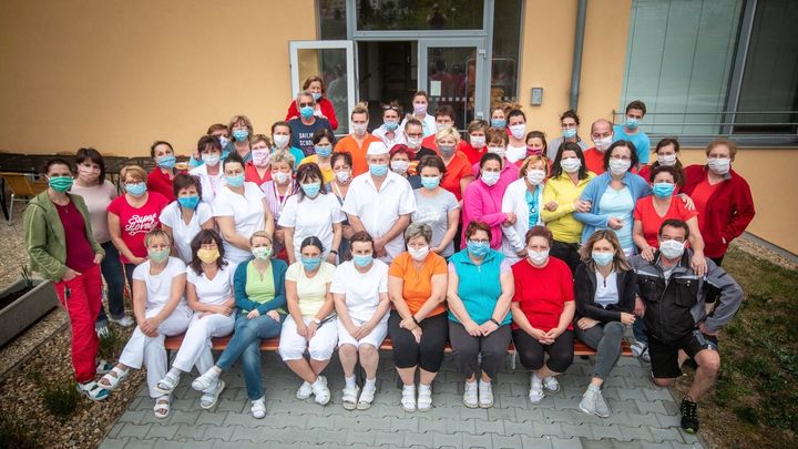 Spousta lidí si naší práce začala všímat až v pandemii, říká ředitelka domova seniorů