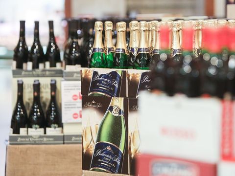 Pivo i víno jsou v Česku za lidovou cenu. Překvapily dalším zlevněním