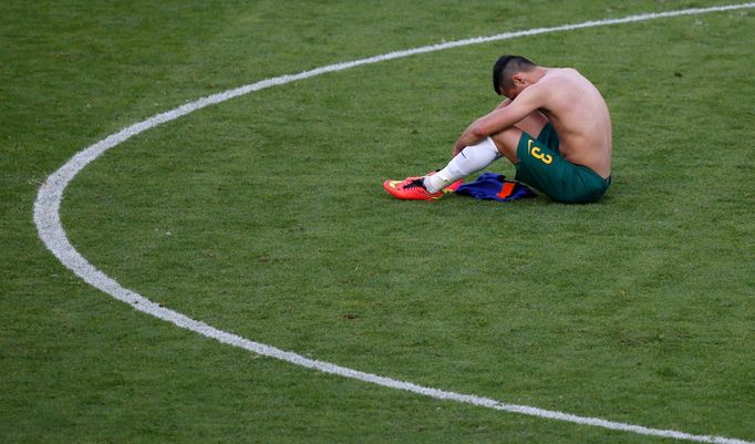 Australia's Jason Davidson reacts at the end of their 2014 World Cup Group B soccer match against Netherlands at the Beira Rio stadium in Porto Alegre June 18, 2014. REUT