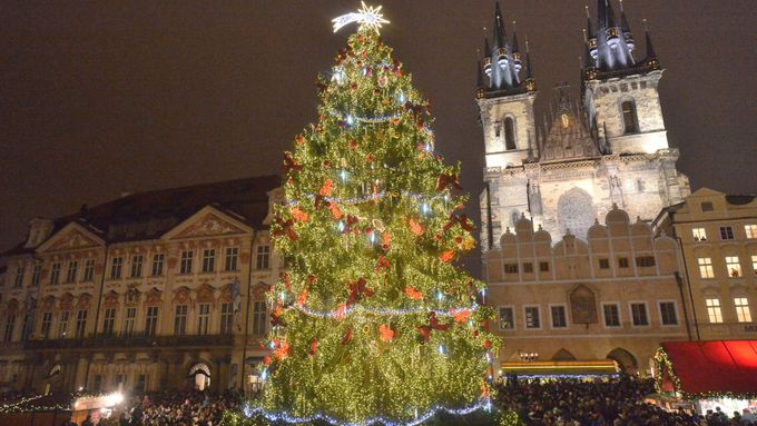 Loňské rozvěcení vánočního stromu na Staroměstském náměstí.