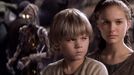 Jake Lloyd jako Anakin Skywalker.