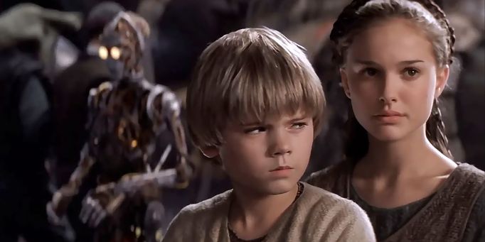 Jake Lloyd jako Anakin Skywalker.