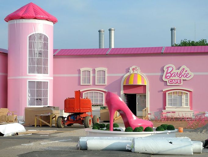 TO GO WITH A STORY BY Marie JULIEN This picture taken on May 8, 2013 shows the exterior of the 'Barbie Dreamhouse in Berlin. The opening this month of the first life-sized Barbie Dreamhouse in Europe may be many little girls' fantasy, but Berlin feminists are mobilising against what they call a sexist icon.