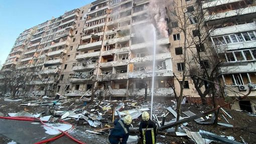 Ruské ostřelování zasáhlo obytnou budovu v Kyjevě. Nikdo při útoku nezemřel.