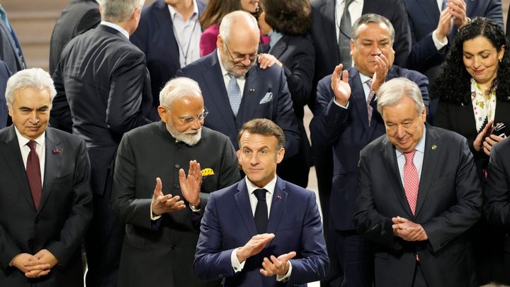 USA a Británie na summitu v Paříži nepodepsaly deklaraci o umělé inteligenci