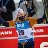 SP v biatlonu 2020/21 v Kontiolahti, vytrvalostní závod mužů: Pátý Ondřej Moravec při nástupu na velké pódium