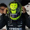 Helma pilota týmu Mercedes Lewise Hamiltona ve VC Miami formule 1 2022