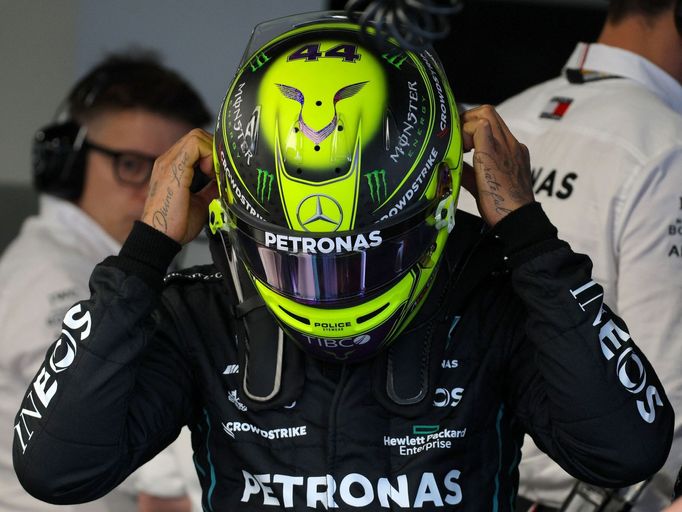 Helma pilota týmu Mercedes Lewise Hamiltona ve VC Miami formule 1 2022