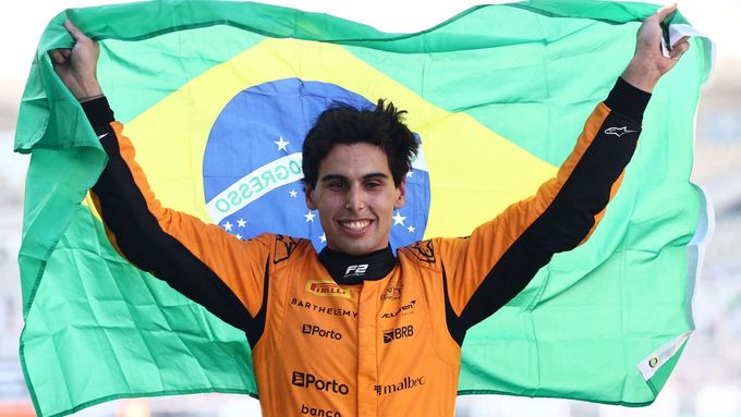 Gabriel Bortoleto slaví titul šampiona formule 2 2024