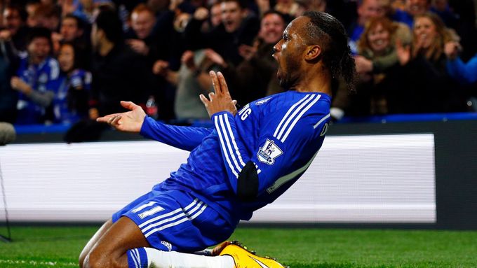 Drogba slaví gól Chelsea