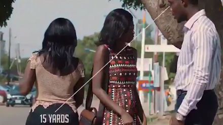 Červená karta za koukaní na pozadí? Videorozhodčí by se uživil i v našich životech