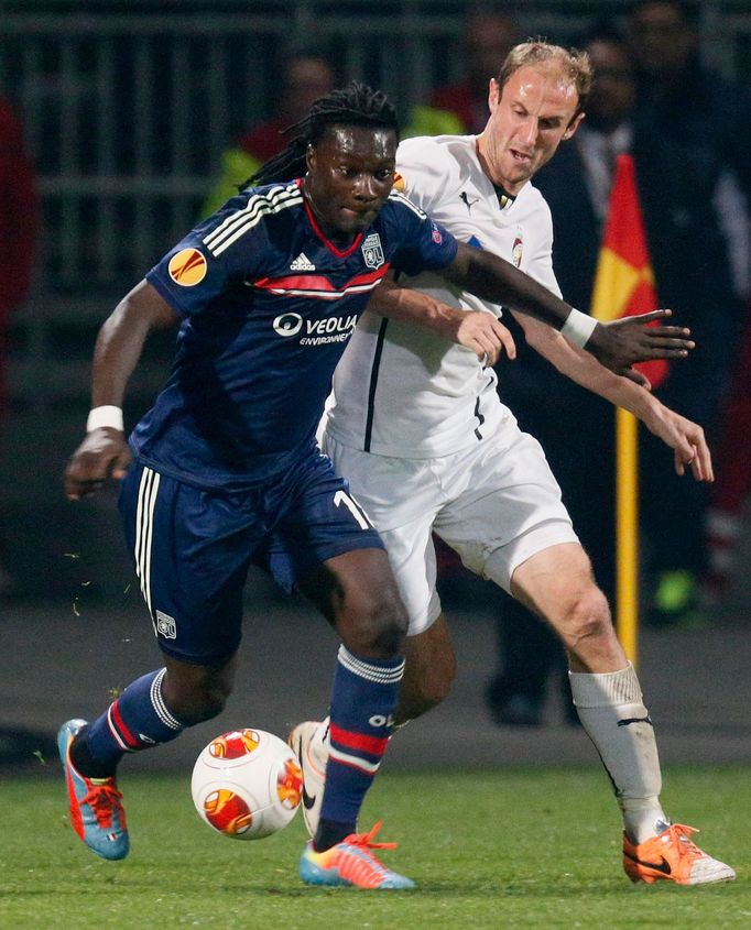 EL, Lyon - Plzeň: Bafetimbi Gomis -  Roman Hubník