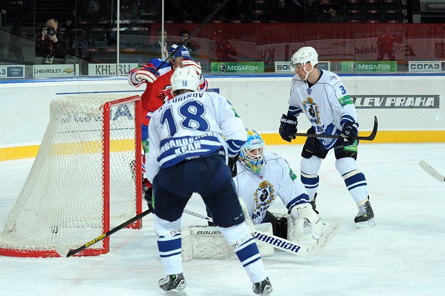 Hokejisté Lva Praha v utkání proti Amuru Chabarovsk v KHL 2012/13.