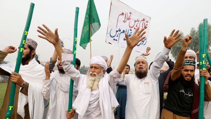 Protesty příznivců islamistické strany Tehríke Labajk proti osvobozujícímu rozsudku.