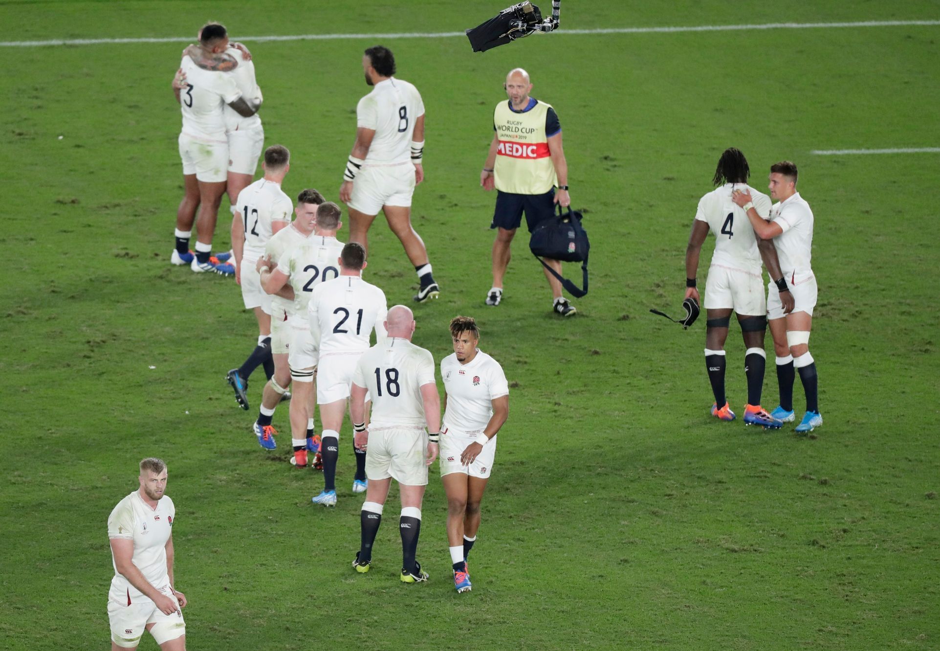 Smutní Angličané po finále MS 2019 Anglie - Jihoafrická republika