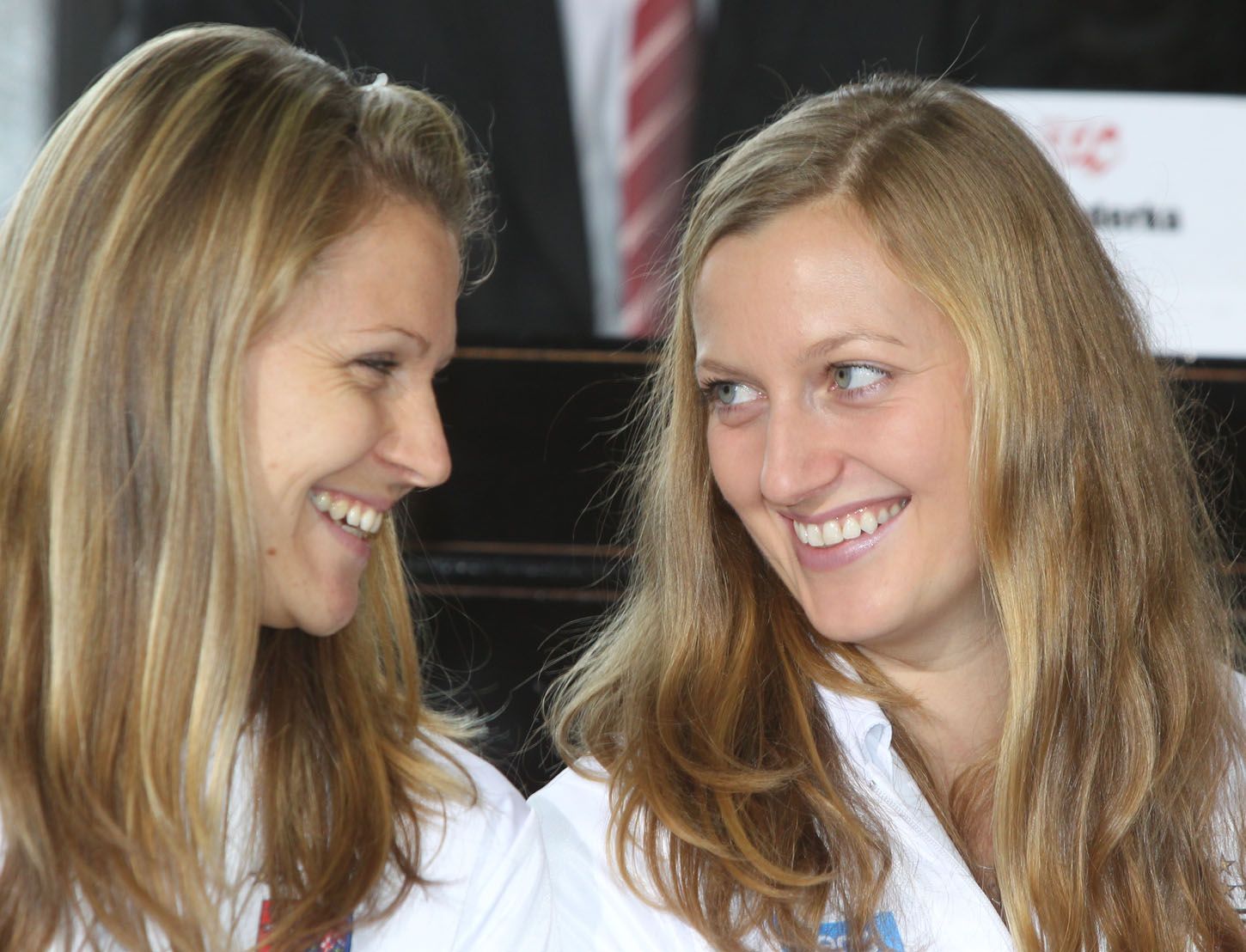 České tenistky Lucie Šafářová a Petra Kvitová během losu ve finále Fed Cupu 2012.