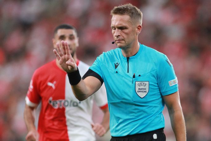 Rozhodčí Craig Pawson v odvetě 4. předkola EKL Slavia - Čenstochová