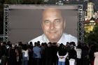 Bonviván i "cool" idol mládeže. Francouzi vzdávají úctu prezidentu Chirakovi
