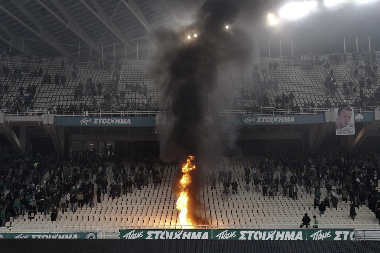 Násilí při derby Panathinaikos-Olympiakos