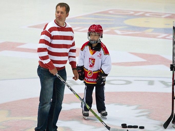 Martin Hosták, komentátor ČT, se stal novým členem realizačního týmu HC Hradec Králové