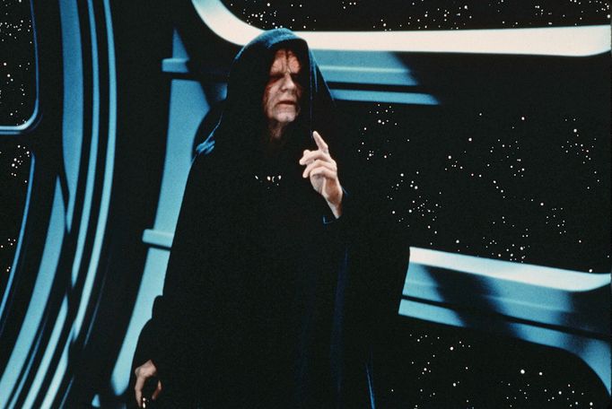 Ian McDiarmid poprvé ztvárnil císaře Palpatina v šesté epizodě Hvězdných válek s podtitulem Návrat Jediho z roku 1983.