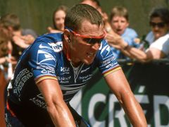 Lance Armstrong, špičkový cyklista, jemuž k formě zcela nečekaně pomohla operace pro záchranu života.