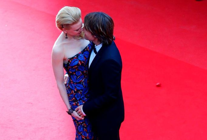 Nicole Kidman (L) and her husband Keith Urban