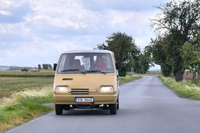 Na sraz Škody 1203 po vlastní ose. Unikátní prototyp je po 40 letech zpět na silnici