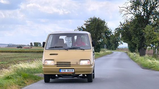 Na sraz Škody 1203 po vlastní ose. Unikátní prototyp je po 40 letech zpět na silnici