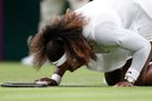 "Jako Bambi na ledě." Kluzký Wimbledon kosí tenisové hvězdy. Nevědí, jak se hýbat