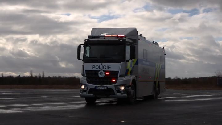 Nasadí ho, když půjde do tuhého. Policisté ukázali zásahový kamion za 30 milionů; Zdroj foto: Plicie ČR