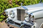 Světla má jak z Brežněvovy Čajky. Vignaleho Rolls-Royce se záchodem je na prodej