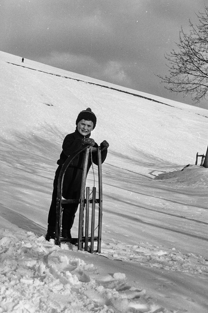 Archivní snímky neznámých autorů z let cca1900-1945, které zachraňuje fotograf Martin Wágner v rámci projektu "Negativy z popelnice" a dokumentuje tak zmizelý svět.