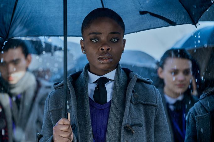 Joy Sunday jako Bianca.