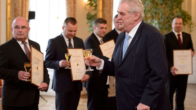 Prezident na Pražském hradě předal plakety vinařům, kteří uspěli v soutěži Salon vín.