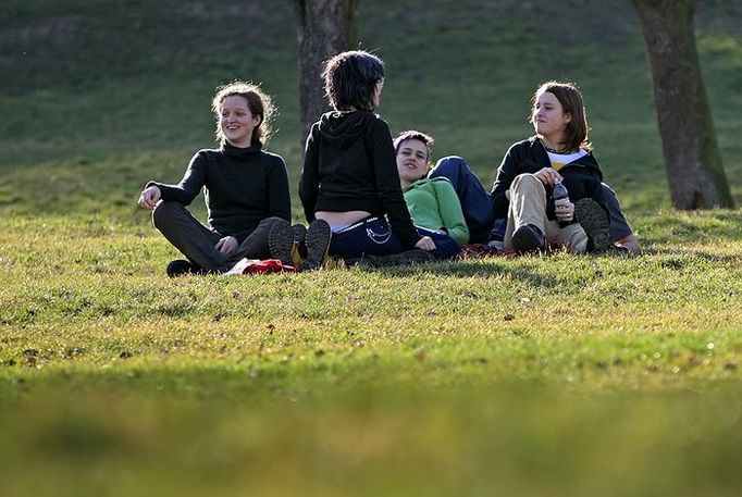 Teplota na přímém slunci sice vzbuzuje dojem tepla, na opravdový příchod jara si ale ještě musíme chvíli počkat.