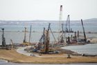Ukrajina chce žalovat Rusko za uzavření Kerčského průlivu kvůli stavbě mostu