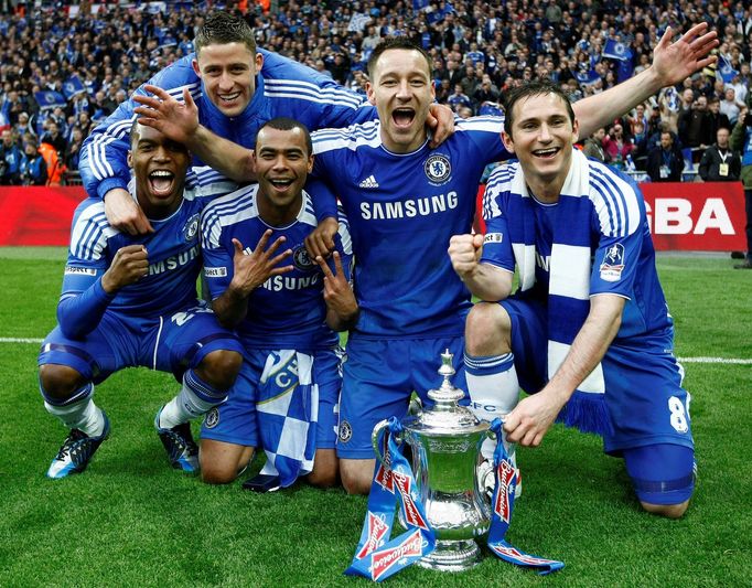 Soccer Football - FA Cup Final - Chelsea's  Salomon Kalou, Gary Cahill, Ashley Cole, John Terry and Frank Lampard celebrate after their FA Cup final soccer match against