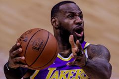 Úřadující šampioni Lakers musejí do předkola, základní část NBA vyhrál Utah